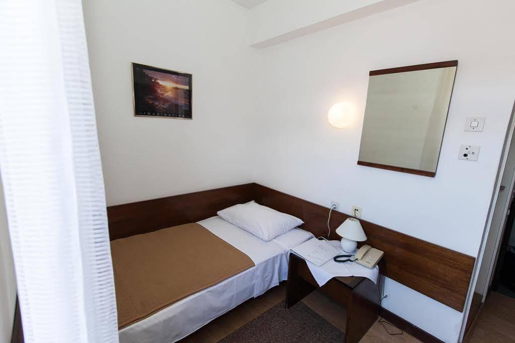 Hotel Zagreb Crikvenica Exterior foto