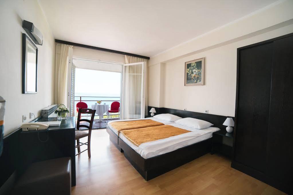 Hotel Zagreb Crikvenica Exterior foto