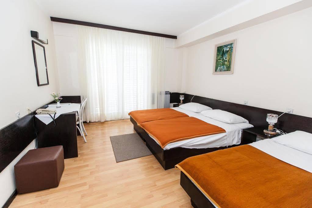 Hotel Zagreb Crikvenica Exterior foto