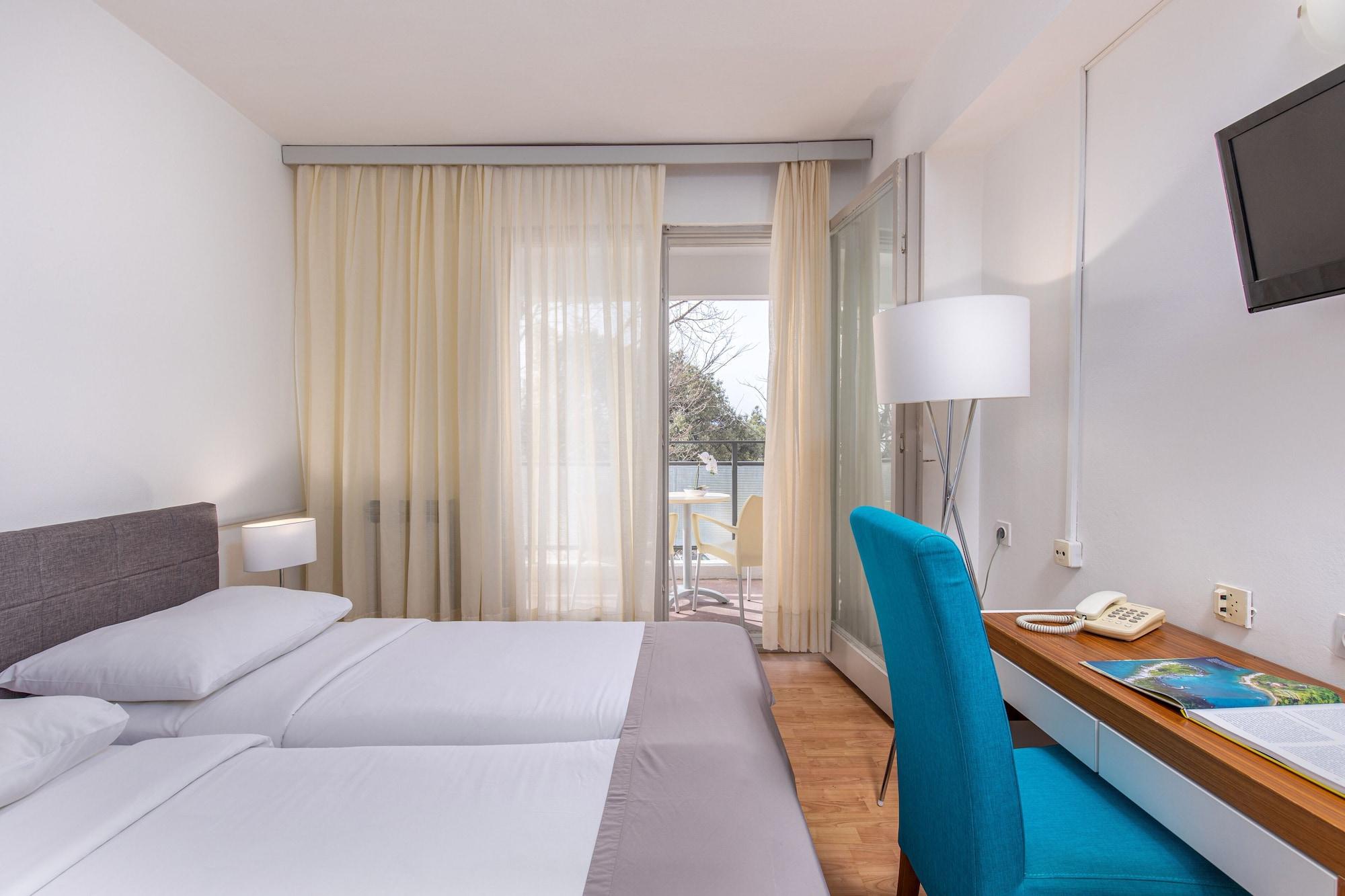 Hotel Zagreb Crikvenica Exterior foto