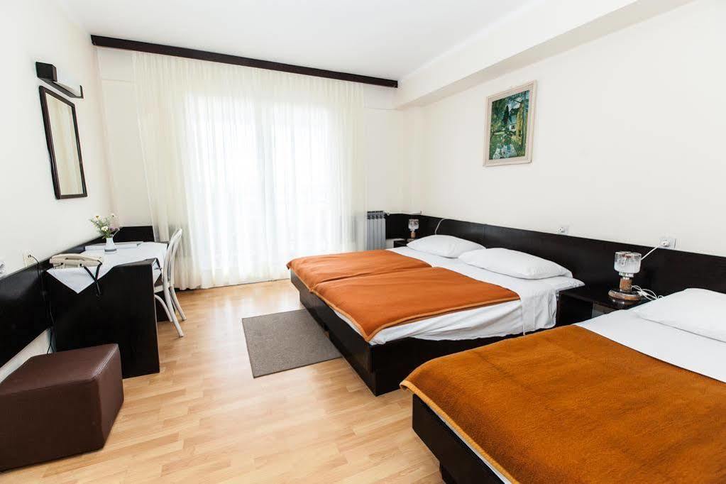 Hotel Zagreb Crikvenica Exterior foto